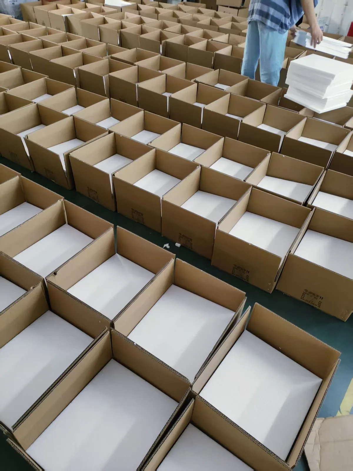 Export packaging and crating at the Yusheng factory