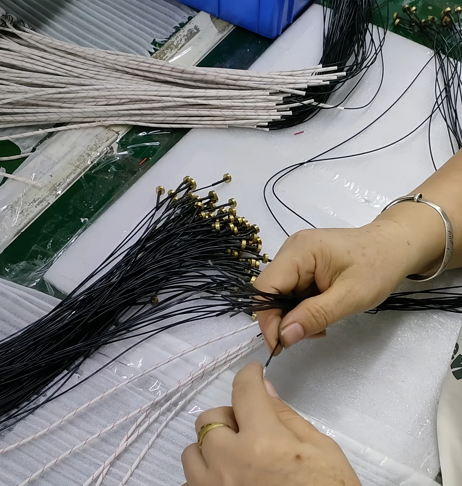 Component assembly process at the Yusheng factory