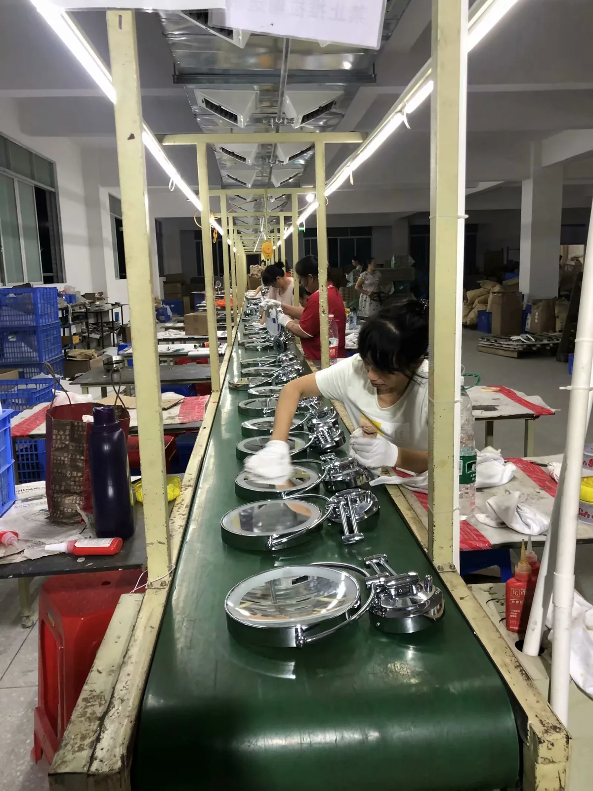 Production line at the Yusheng factory