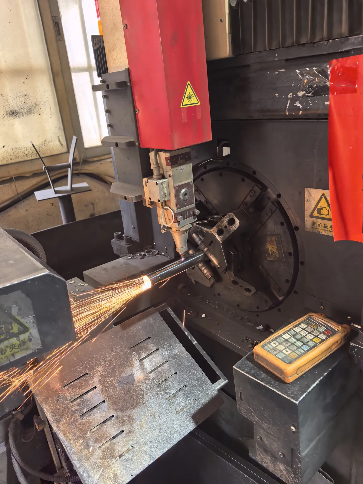 Lighting hardware manufacturing process at the Yusheng factory