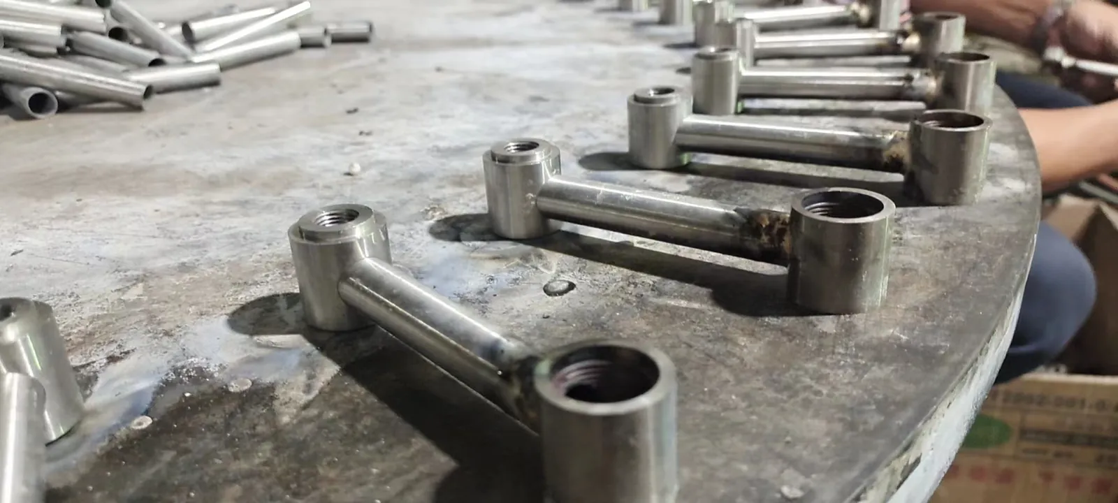 Lighting hardware manufacturing process at the Yusheng factory