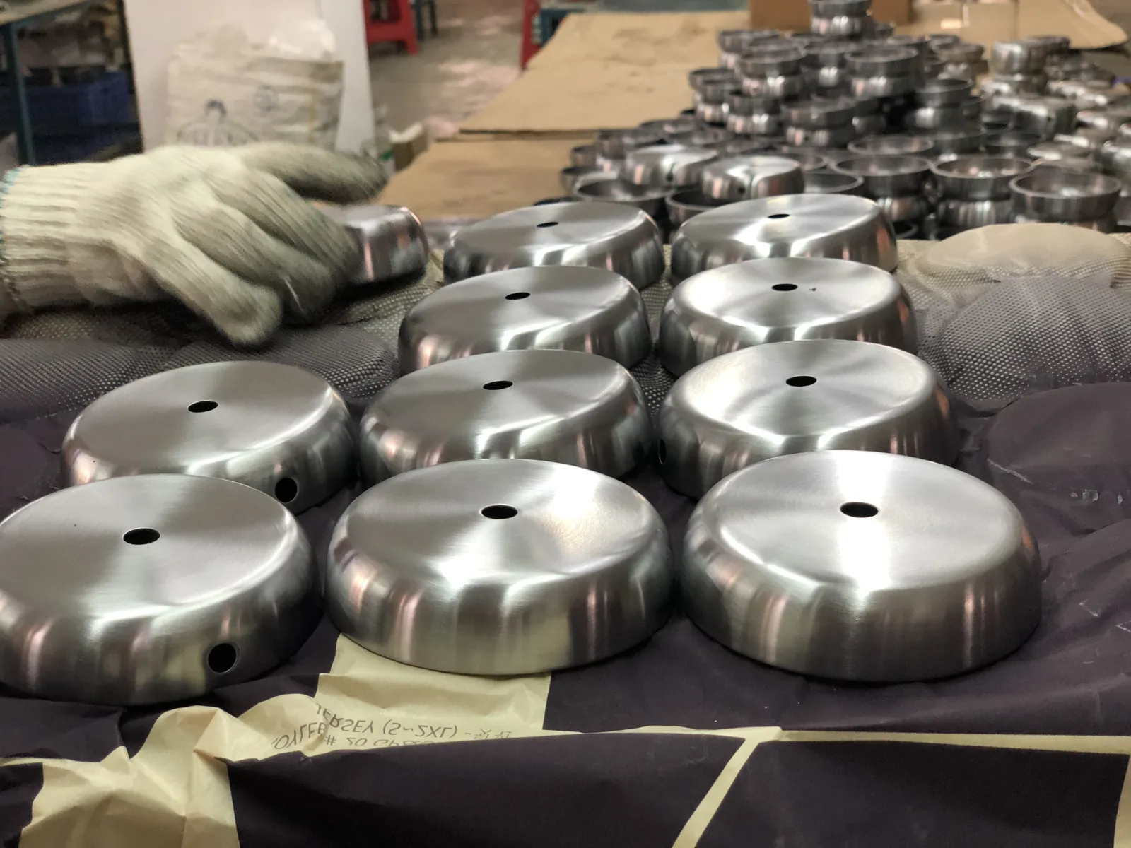 Lighting hardware manufacturing process at the Yusheng factory