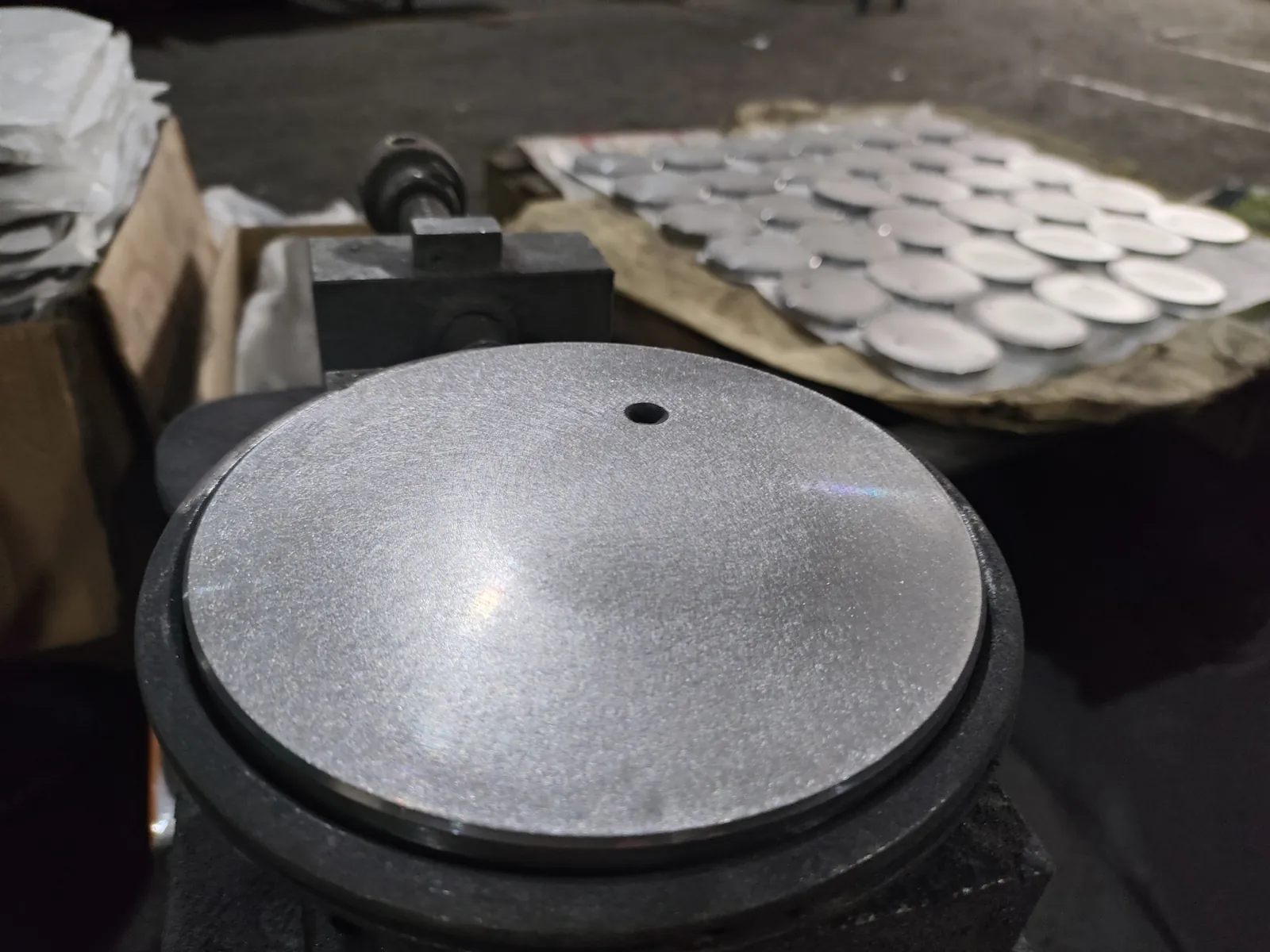 Lighting hardware manufacturing process at the Yusheng factory